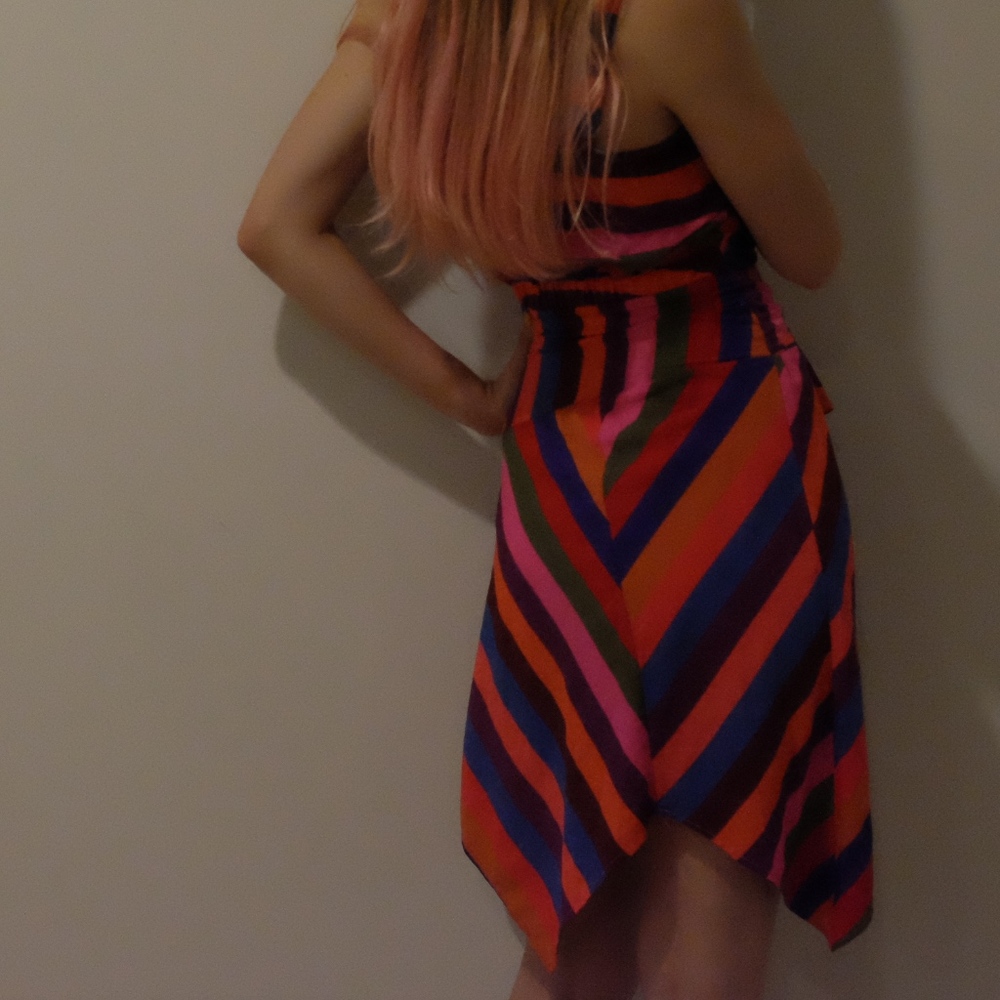 💕💕♥️NWT Multi-Colored Striped Triangle Cut Dress - Picture 6 of 8
